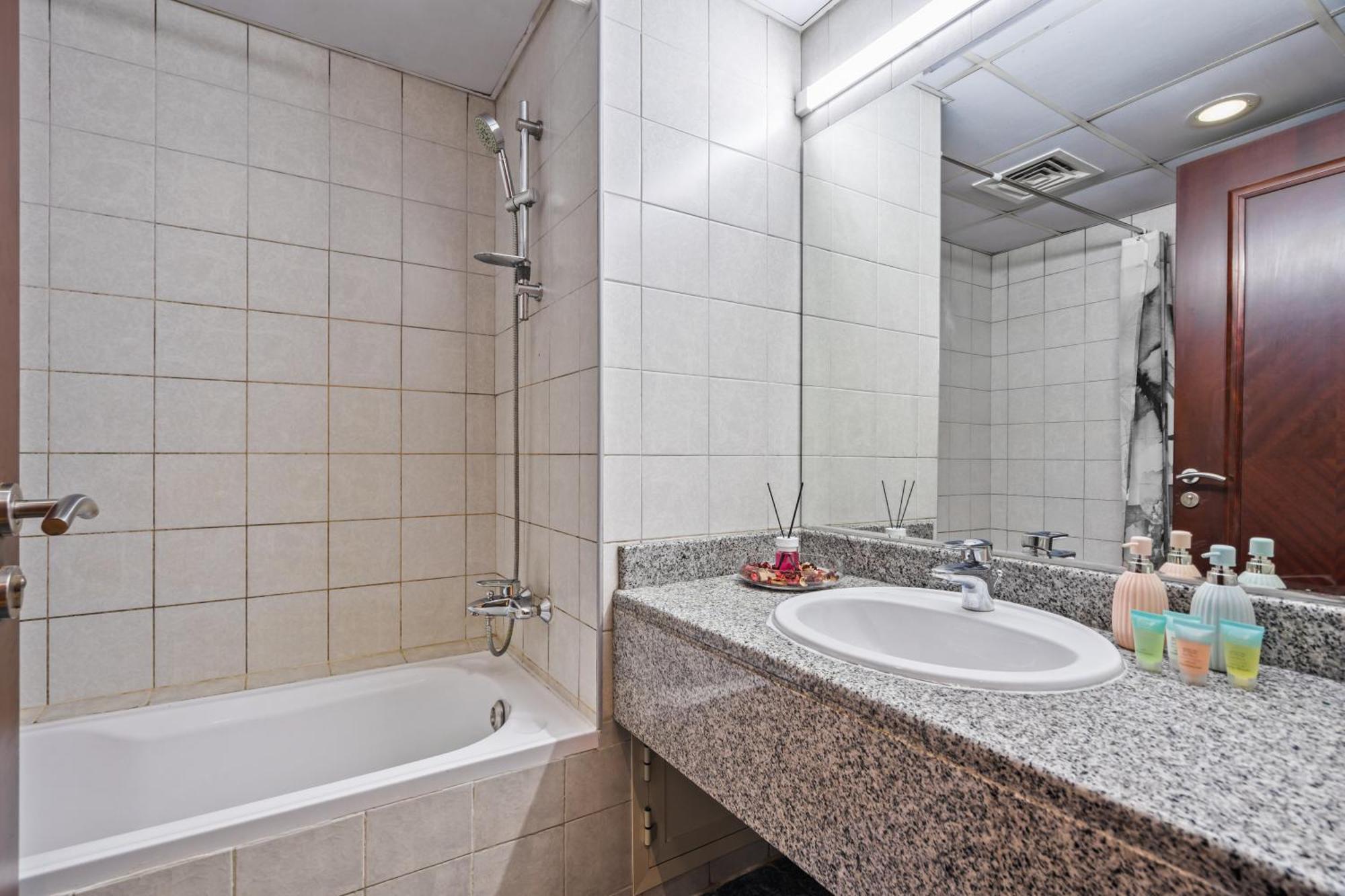 Charming - Elegant Apartment *